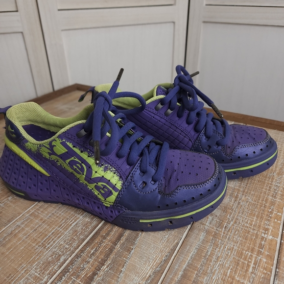 Teva Mountain Games Woman’s Shoe. Size 6 1/2. - Picture 2 of 16